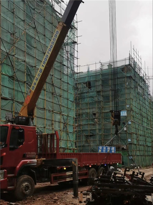 绥阳县“慢工细活”—— 吊车的 “微动控制” 技术