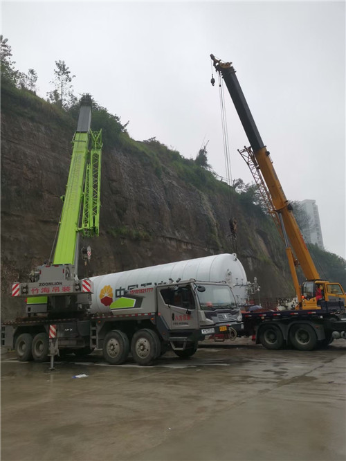 绥阳县“不怕风雨冻”—— 吊车的 “恶劣环境适应” 技术